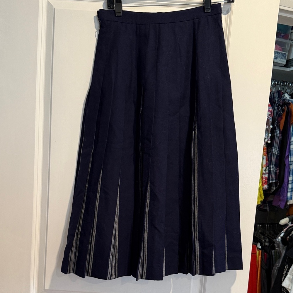 VINTAGE BURBERRY Wool Pleated Midi Skirt | Navy | Sz 6 | Classic